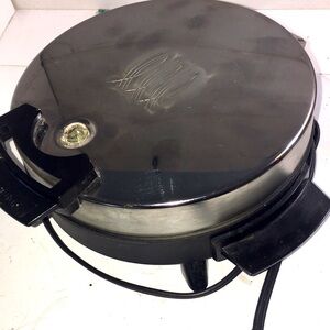 Toastmaster vintage chrome electric waffle maker.